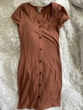 Peachy Body Tight Dress With Brown Buttons
