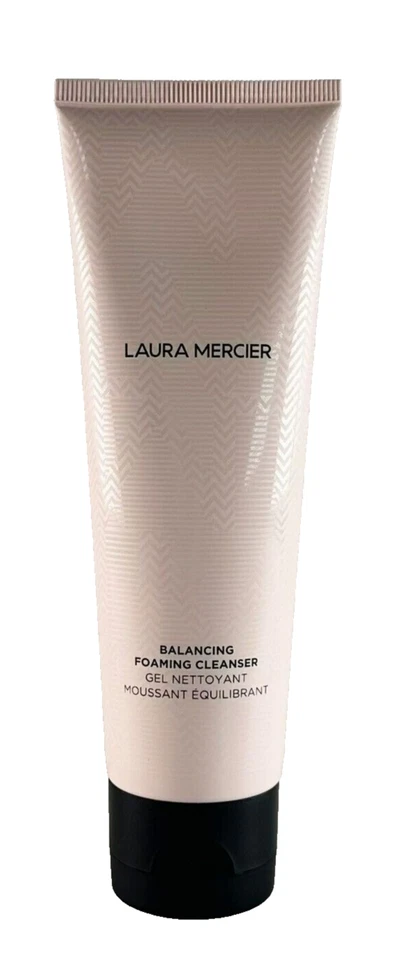 Limpiador en espuma equilibrante Skin Essentials Laura Mercier para mujer 125 ml Foto 2 de 4