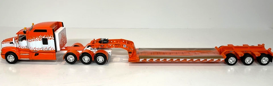 Kenworth T660 Tri-Axle  86” Aerodyne w Fontaine Lowboy DCP First Gear #60-1456 - Image 2 of 4