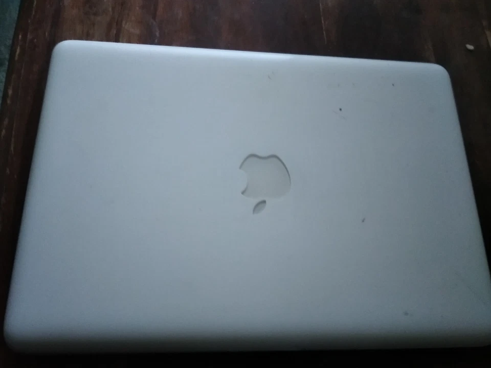 Apple MacBook A1342, 13.3", HIGH SierraOS, 4GB RAM, 250GB HDD + MS OFFICE - Image 3 of 4