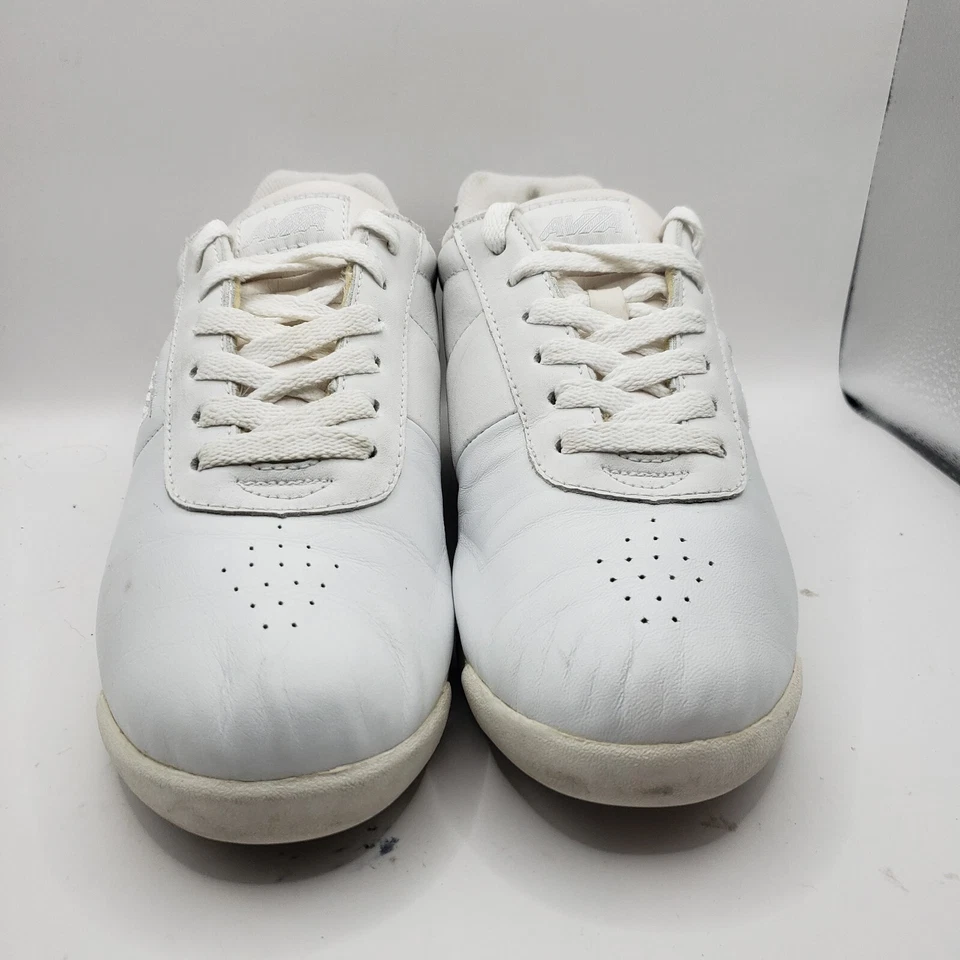 Size 7 Women’s Avia Triple White Walking Sneaker Tennis shoes - Image 4 of 4