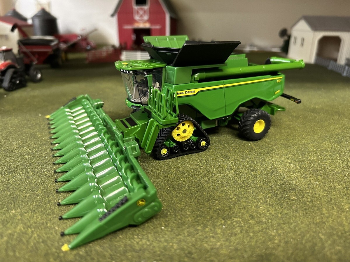 1/64 Ertl John Deere X9 1100 Combine on Tracks w/ 16 Row Folding