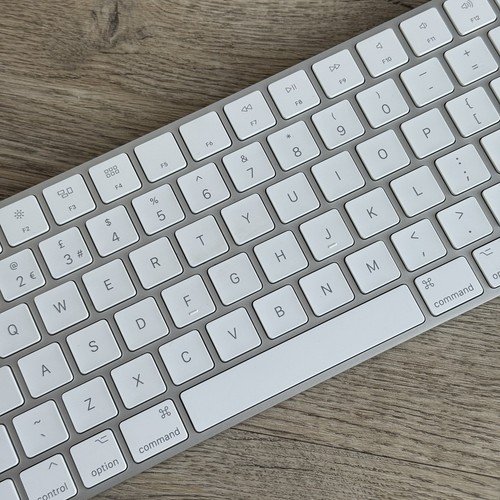 Apple Magic Keyboard A1644 Wireless Bluetooth Silber Weiß UK Layout - Bild 3 von 8