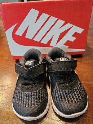 Nike Revolution Baby Sneaker EU 18,5 Schwarz/Weiß Klettverschluss atmungsaktiv