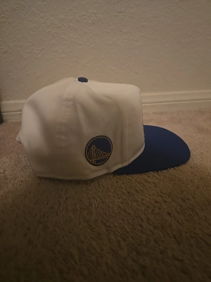 Camiseta Golden State Warriors New Era The Golfer Snapback Gorra Hombres NBA Golf Foto 2 de 4