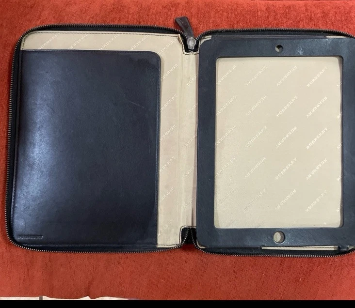 Burberry Haymarket Check Recubierto Logo Lona iPad 2 Cremallera Funda Negra Foto 2 de 4