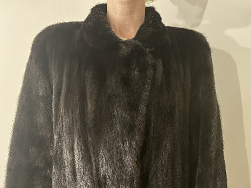 BISON FUR COAT- Luxury And rare. Color black!