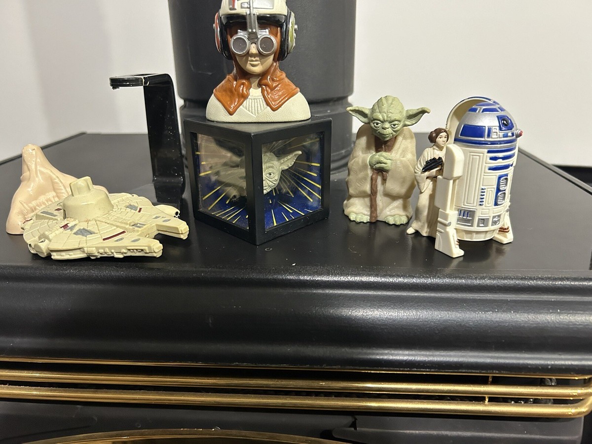 1996 Star Wars Taco Bell Toy Collectable Figures Lot of 5+ Yoda, R2, Leia,  Etc…