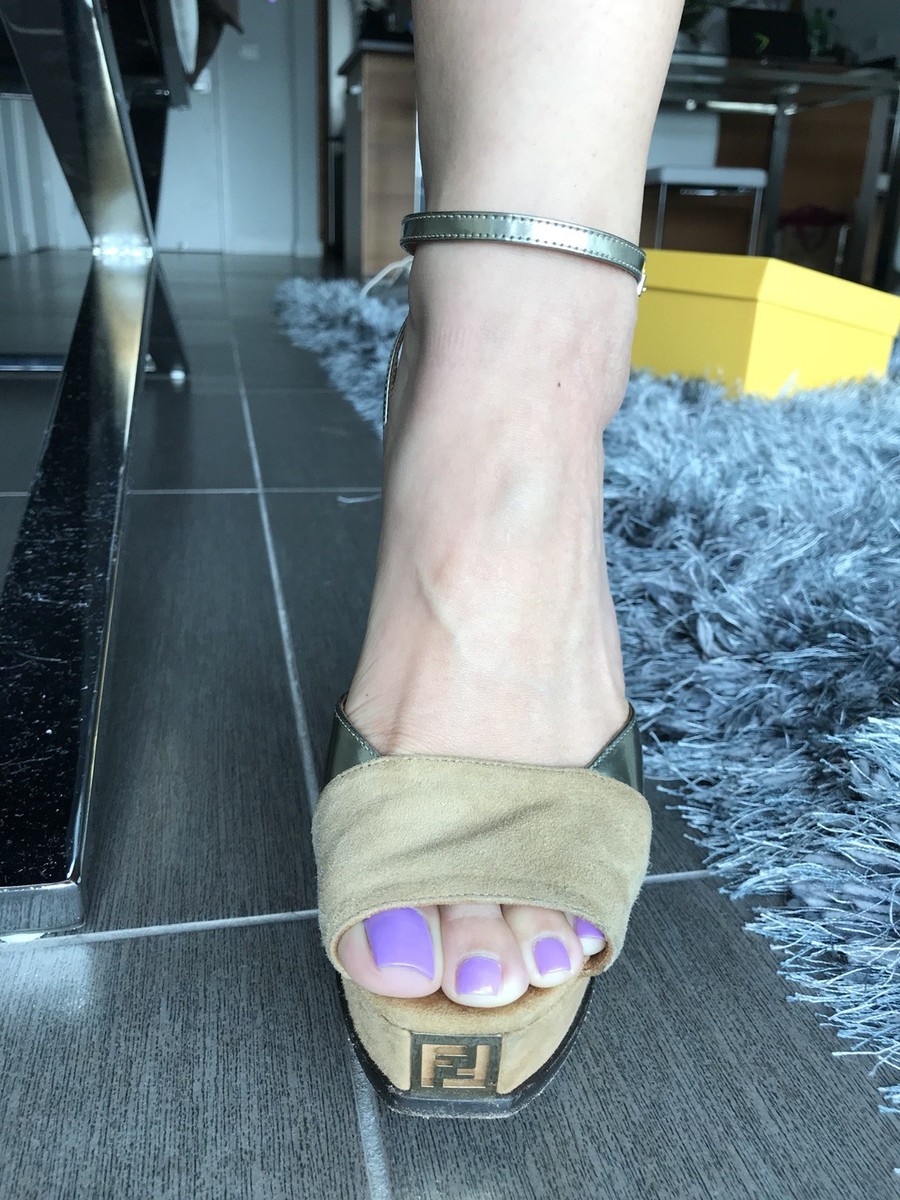 サンダル・ミュール FENDI SS25 Two-tone leather FFold pumps (8J8703AU29 F1STR) Fendi FFold Leather White | Fendi