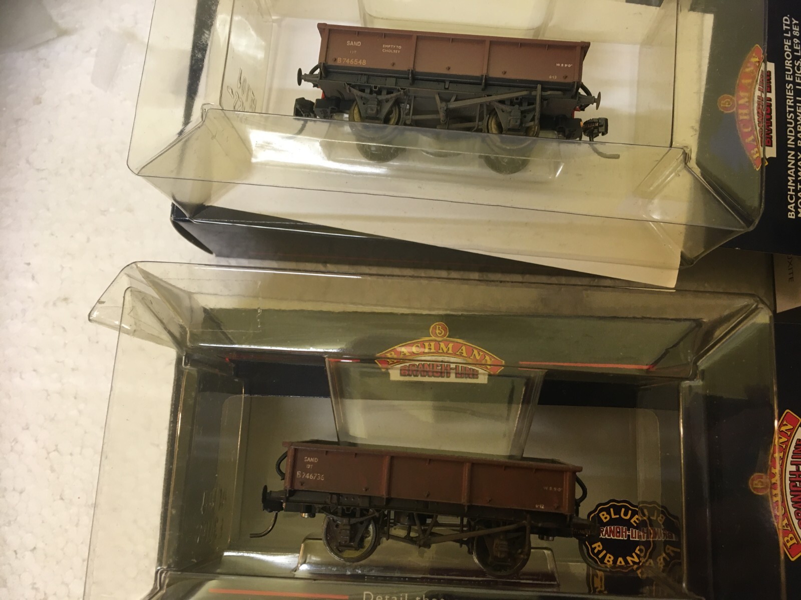 Lot..493J...OO GAUGE BACHMANN WAGONS..X..4..WTHRD.........KADEE