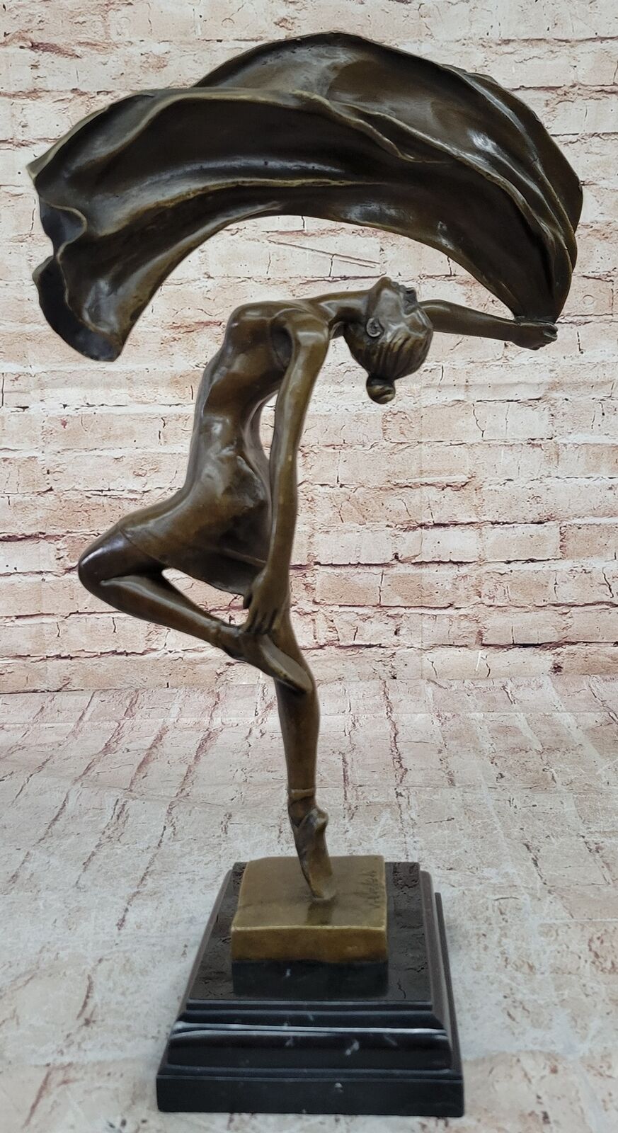 FIGURES SCULPTURES FIGURES SCULPTURES