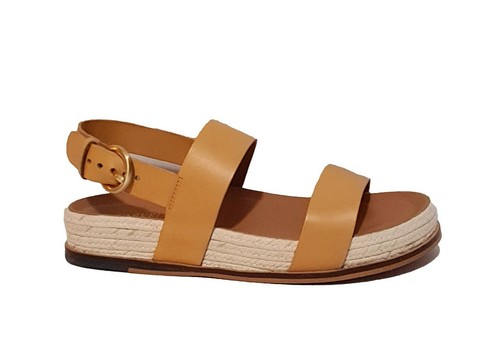 tan sandals carvela
