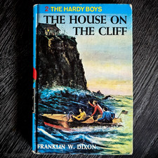 02 The House on the Cliff (Blue Bar): Vintage Hardy Boys Book