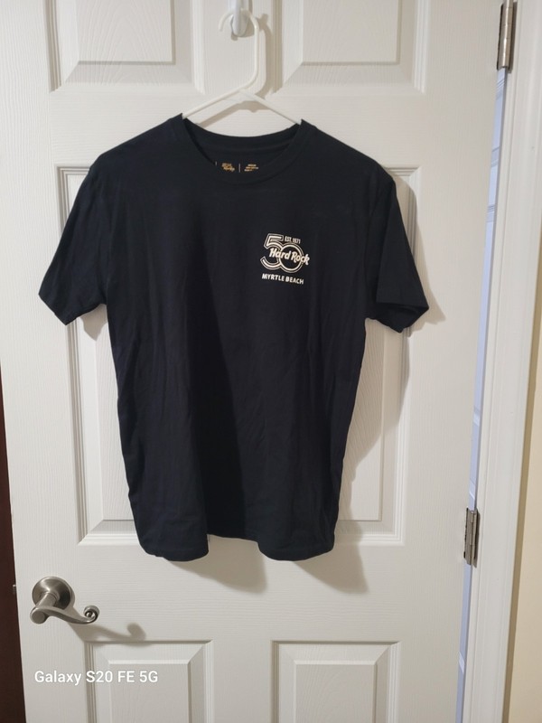 men's size medium t-shirt
