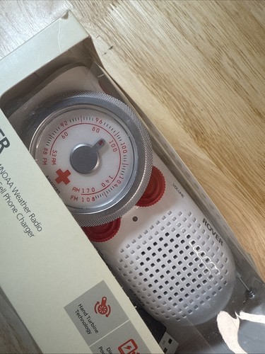 Eton American Red Cross TurboDyne Self-Powered Weather AM/FM/NOAA Radio - Picture 4 of 12