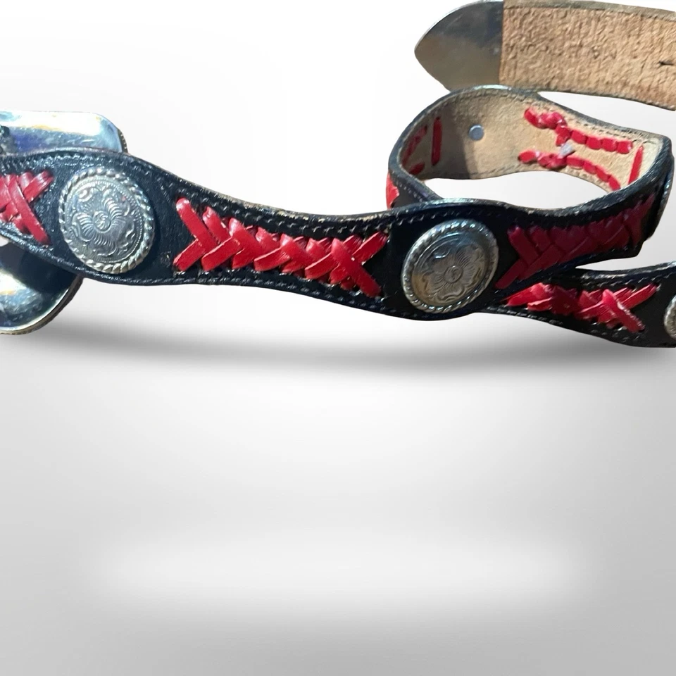 Cinturón vaquero occidental de cuero negro costuras rojas hebilla plateada para mujer Foto 2 de 4