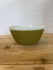 VINTAGE PYREX 402 NESTING/MIXING BOWL OLIVE  1 1/2 QT
