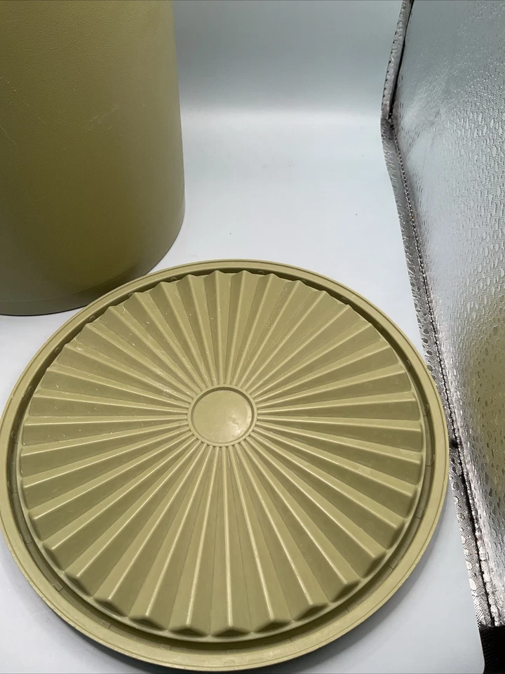 Tupperware Avocado Green 12 Cups Servalier Cookie Canister 807 Lid 808 - Image 3 of 4