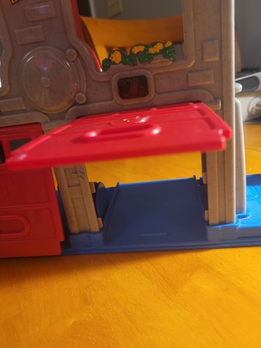 Fisher Price Little People FIRE STATION with sound 77712 building fireman town - Picture 10 of 10