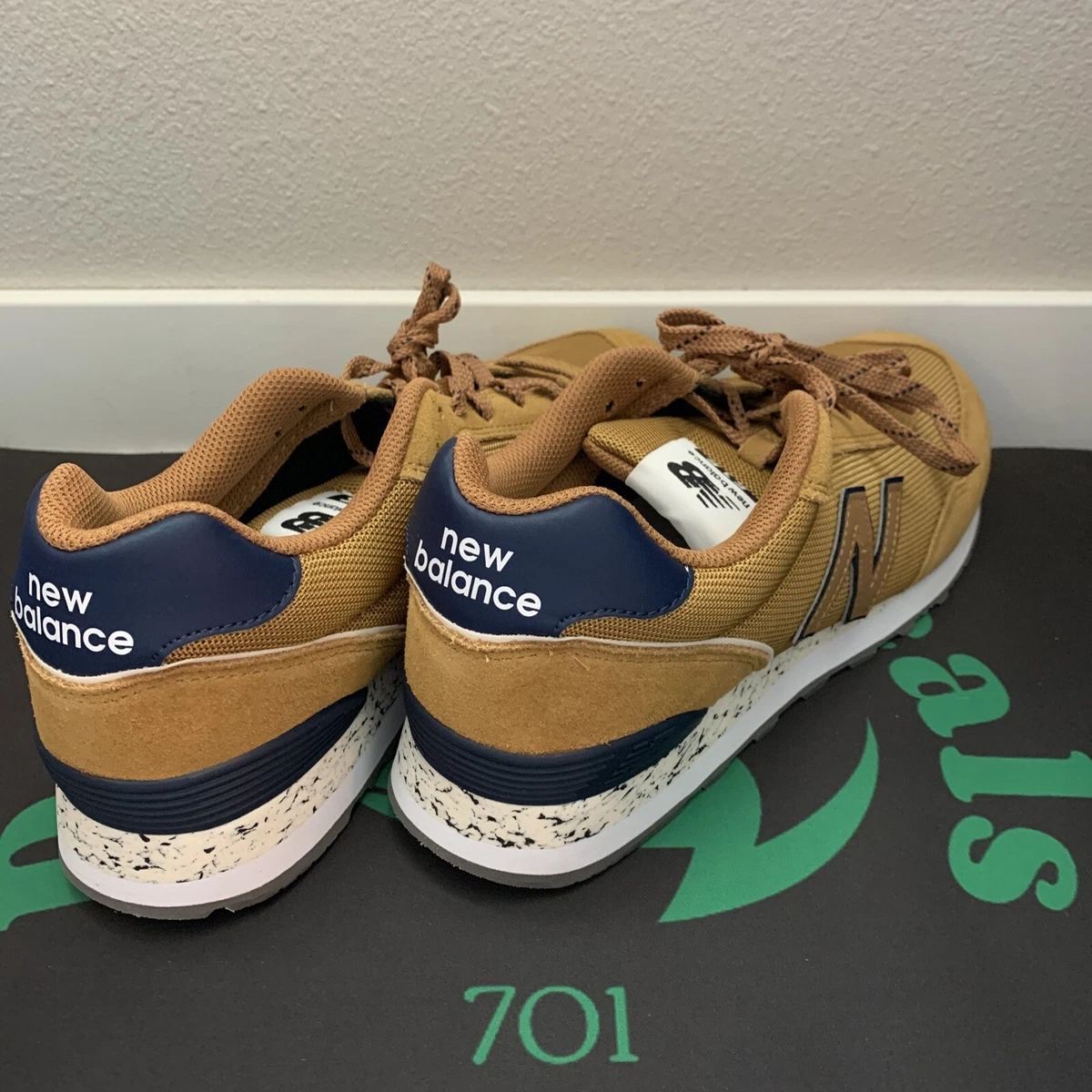 New balance top blue brown