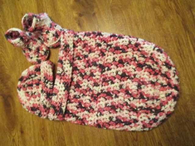 Bolso de Dormir Recién Nacido Hecho a Mano Crochet Cocoon con Sombrero y Botines Foto 4 de 4