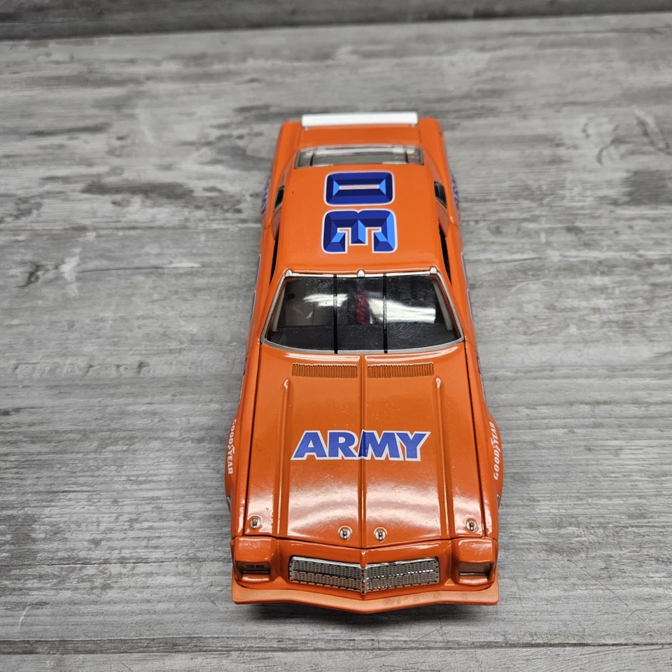Coche de stock Dale Earnhardt #30 Army 1976 Monte Carlo escala 1:24 sin caja Foto 3 de 4