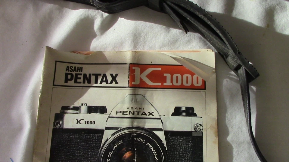 Vintage Case ONLY Asahi Pentax K1000 Red Lined w/2 straps Camera book too - Image 2 of 3
