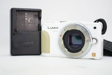 Corpo fotocamera mirrorless Panasonic Lumix DMC-GF6 con caricatore usato