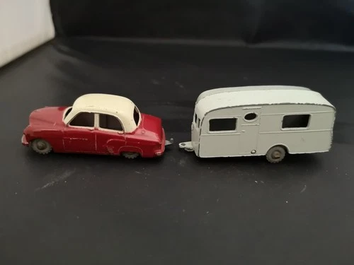 MATCHBOX LESNEY VAUXHALL CRESTA WITH BERKELEY CARAVAN--Y506