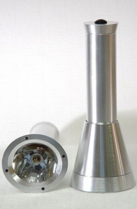 Flashlight en aluminium brossé Bengt Ek Design au style minimaliste