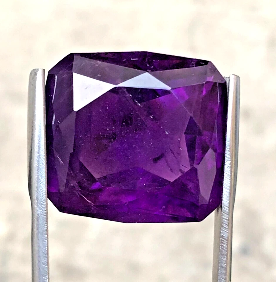 Piedra preciosa suelta de amatista facetada natural de 24,50 quilates Foto 3 de 4
