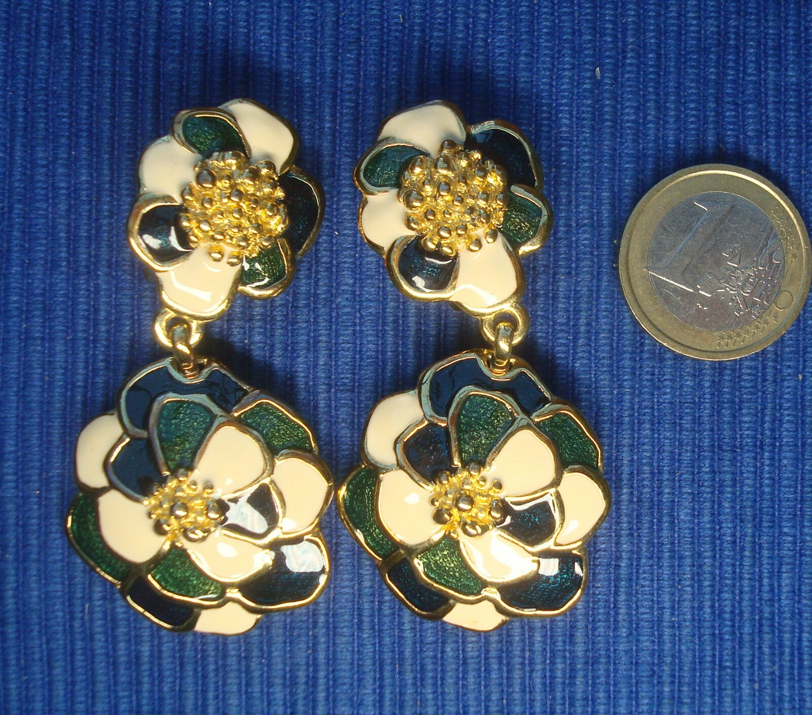 Boucle d'oreille articulée B26B en émail pour illuminer vos tenues de soirée