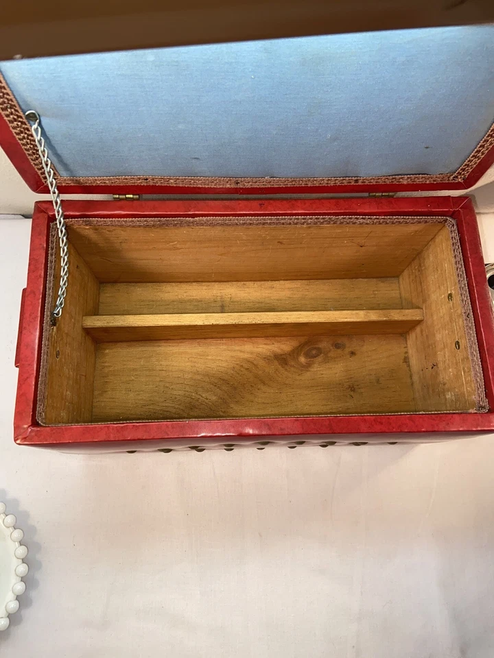 VTG Mini Salesman Sample? Child’s MID-CENTURY Red Naugahyde Vinyl OTTOMAN Chest - Image 3 of 4
