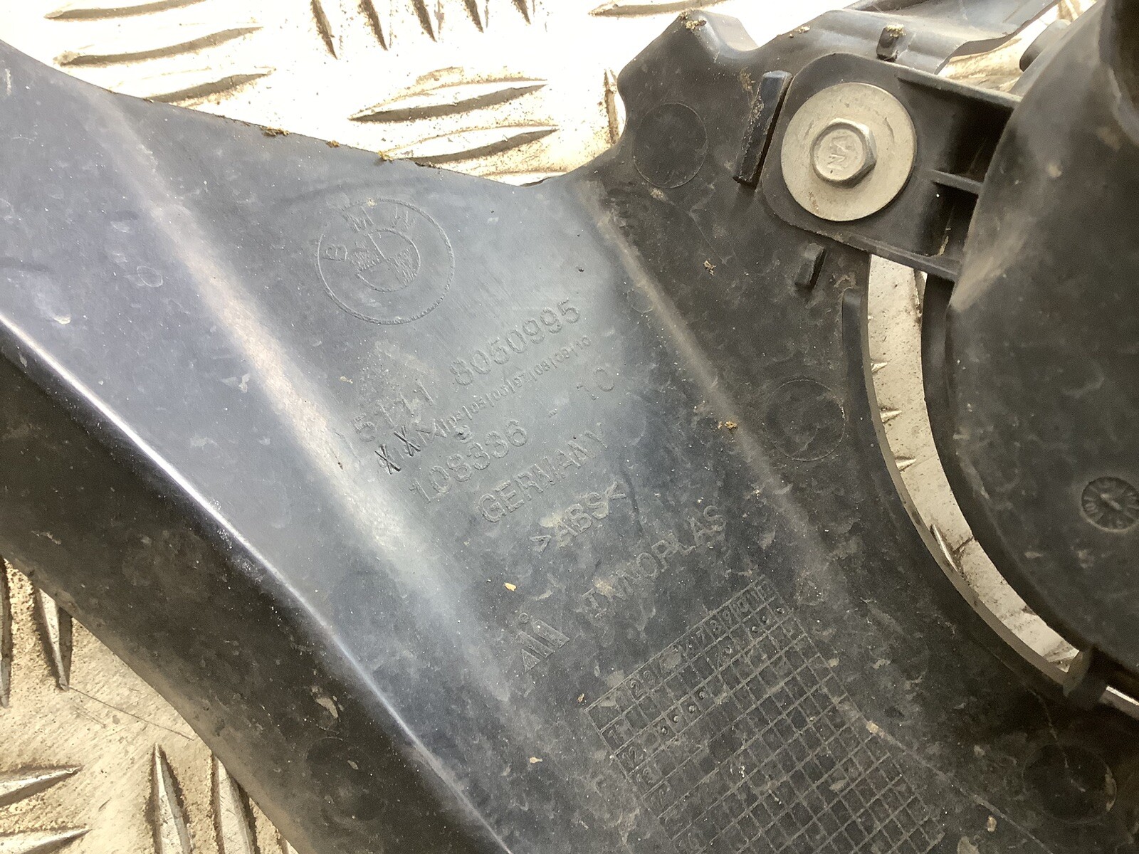 BMW 1 F20 M Bumper Front Left Plastic Halogen Carrier Holder  