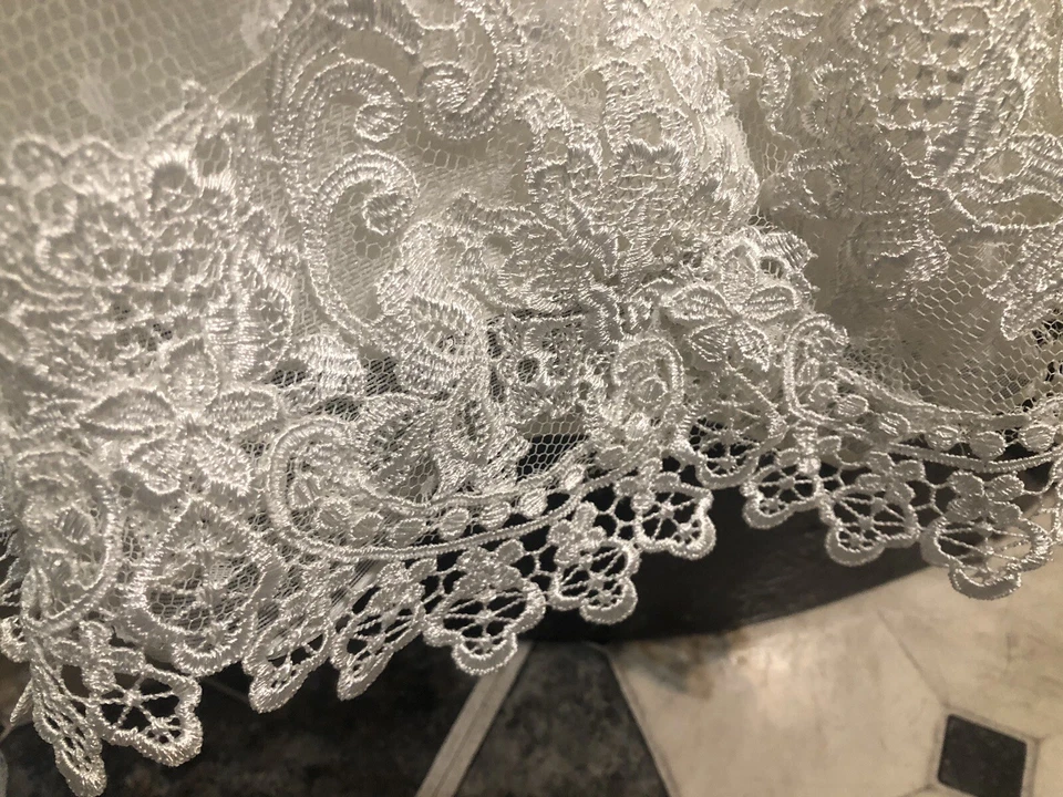 Wedding Gown by Pronovias Barcelona Ivory Rhinestone & Silver Bead Train Size 4 - Image 4 of 4