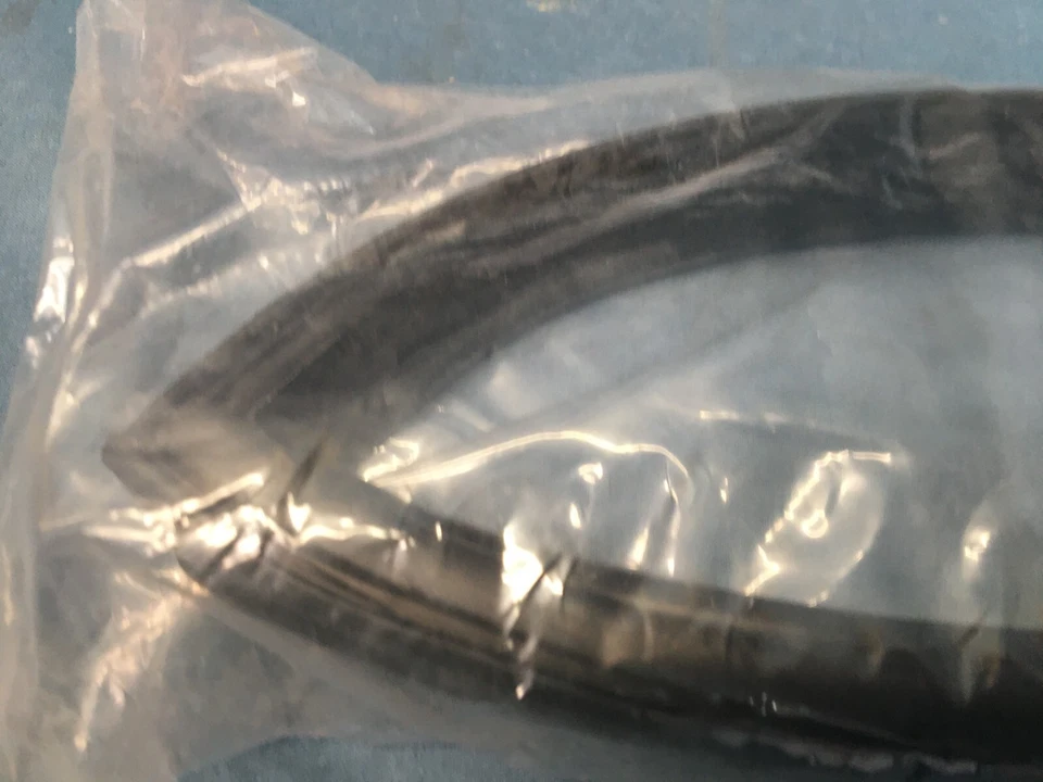 MTC#3866 Left Hard Top Seal Mercedes-Benz 350SL 380SL 380SLC 450SL 450SLC - Imagem 3 de 4