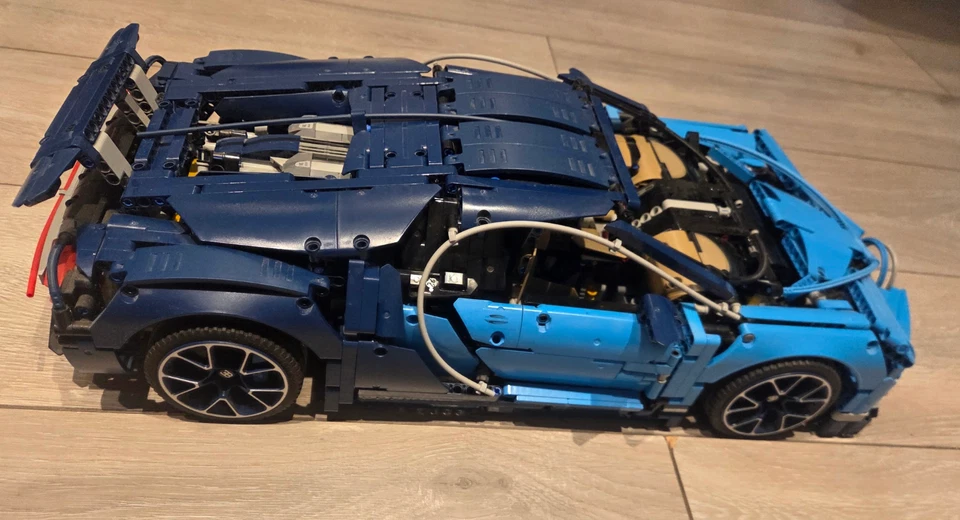 LEGO Technic 42083 Bugatti Chiron, photo 3 of 5