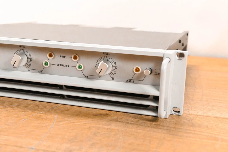 Crown Macro-Tech 2402 2-Channel Power Amplifier CG01UDZ - Image 2 of 4