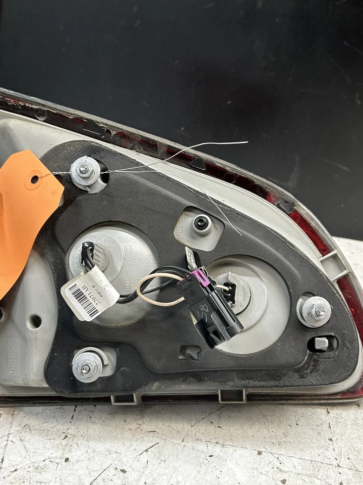 Conjunto de luz trasera derecha Buick Enclave 2011 11 Foto 2 de 2