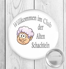 1 Button Anstecker 5,9cm Geschenk Geburtstag Geschenkidee Funny Alte Schachtel
