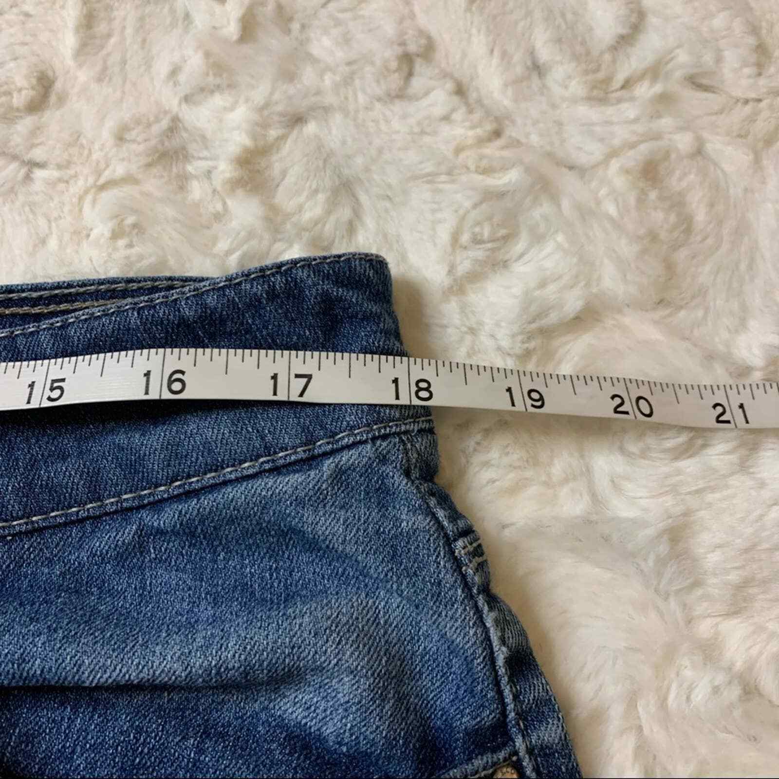 LEVI’S Authentic Juniors mid length medium wash s… - image 10