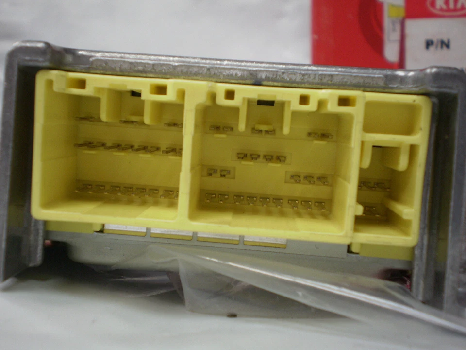 0K082677F0A OEM KIA SPORTAGE MODULE 2000-2002 0K082677F0A FABRICANTE DE EQUIPAMENTO ORIGINAL NOVO! - Imagem 3 de 4