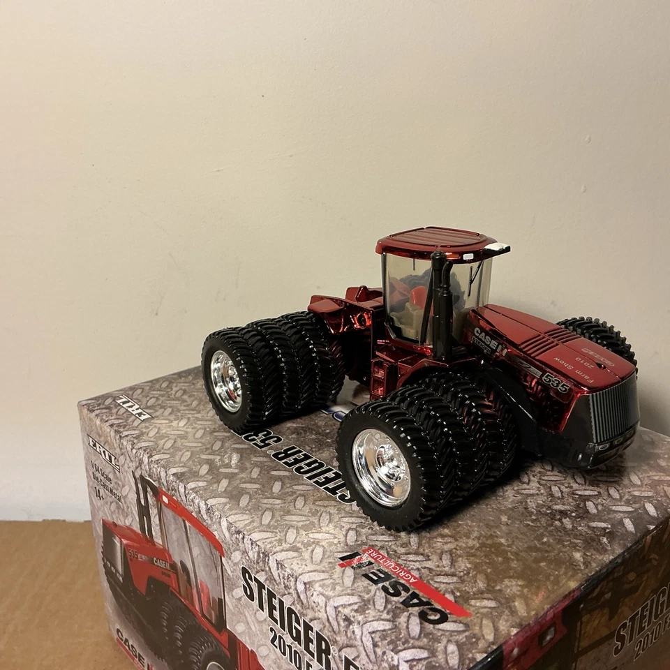 1/64 Scale Case IH Steiger 535 Tractor Red Chrome Chaser 2010 Farm Show Ertl - Image 4 of 4