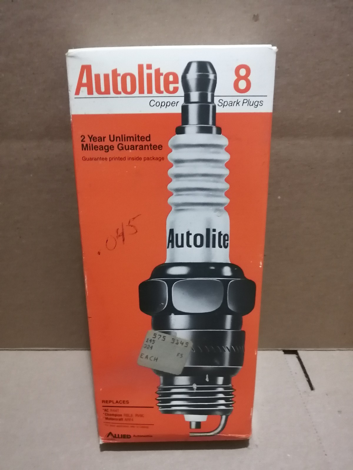 8 Old Stock Autolite Spark Plugs USA 145