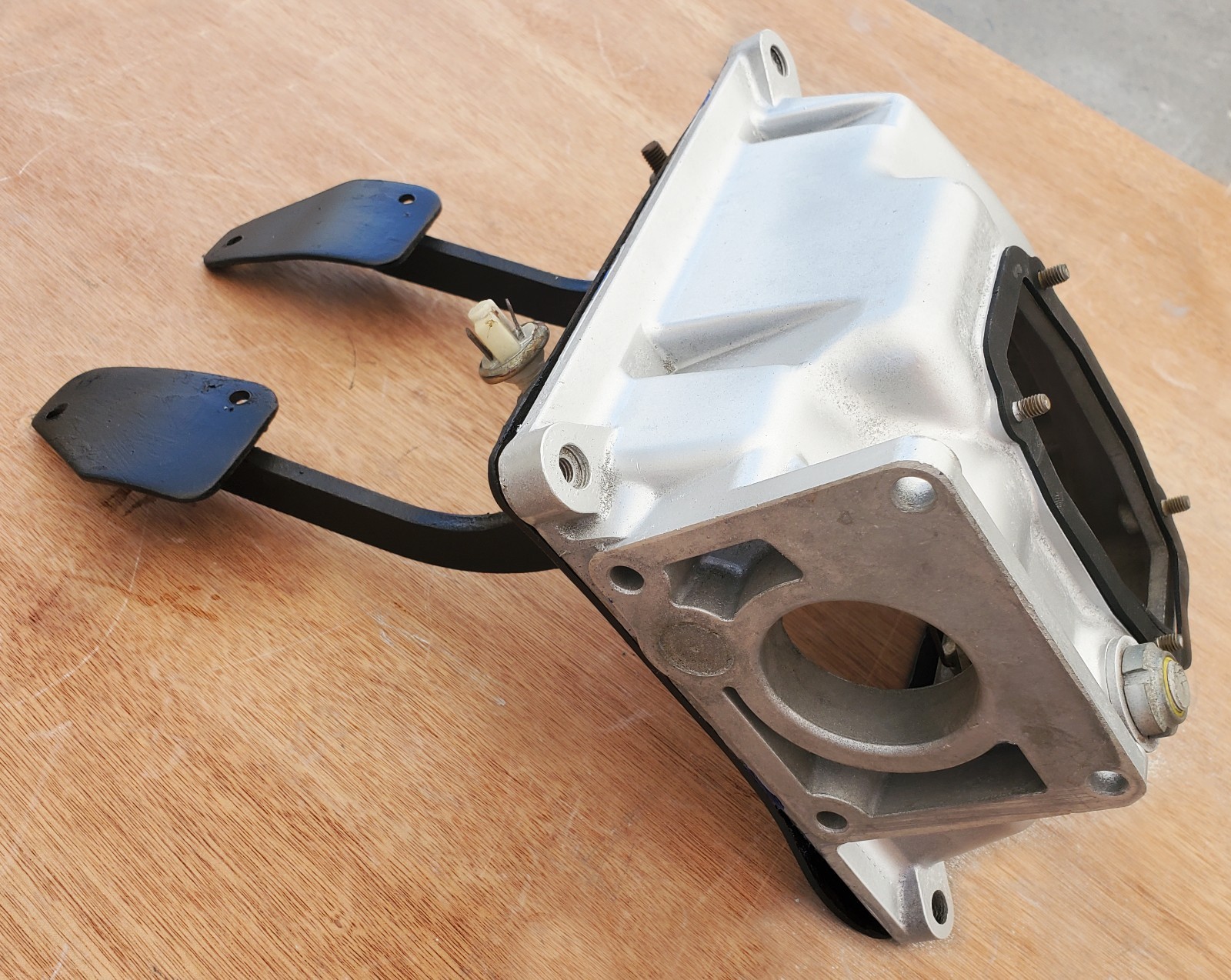 Ferrari 308 208 328 Clutch Brake Pedal Bracket Assembly 106187 108022 108533
