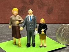 Dollhouse Miniature Family Woman Man 1:48 Quarter inch Scale B327 Dollys Gallery