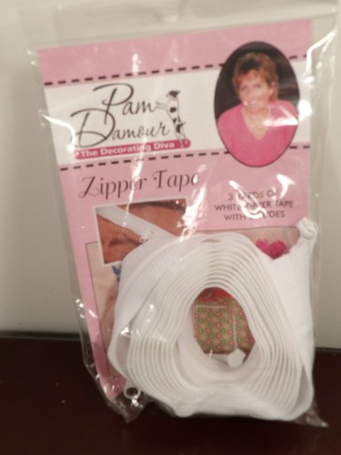 Decorating Diva 3 Yards of Reversible Coil Zipper Tape W/ 8 Slides White