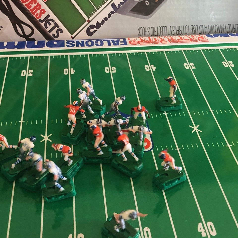 Vintage 1979 TUDOR GAMES Electric Football Dallas Cowboys Vs Denver vintage-1979-tudor-games-electric-football-dallas-cowboys-vs-denver
