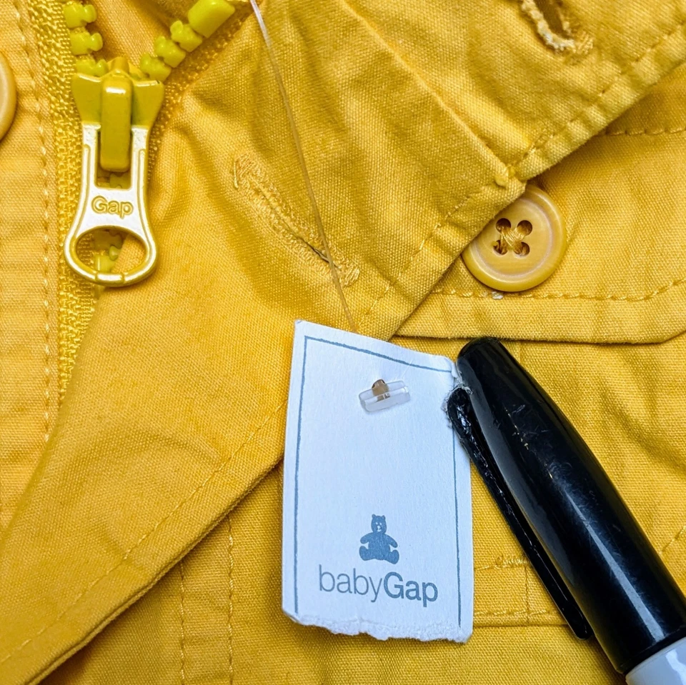 Linda chaqueta de invierno Baby Gap 18-24 meses amarilla brillante con cremallera con capucha nueva con etiquetas Foto 4 de 4