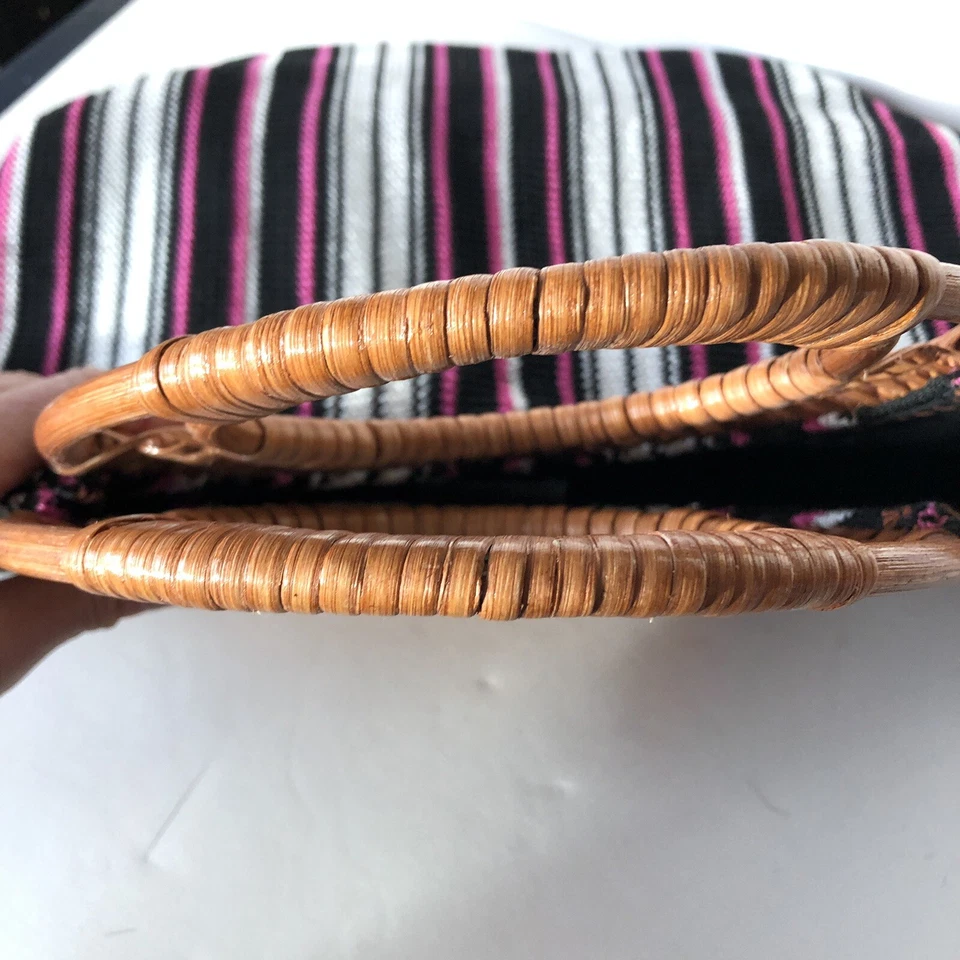 Bolso de Mano The Sak Tejido con Mango de Madera a Rayas Foto 4 de 4